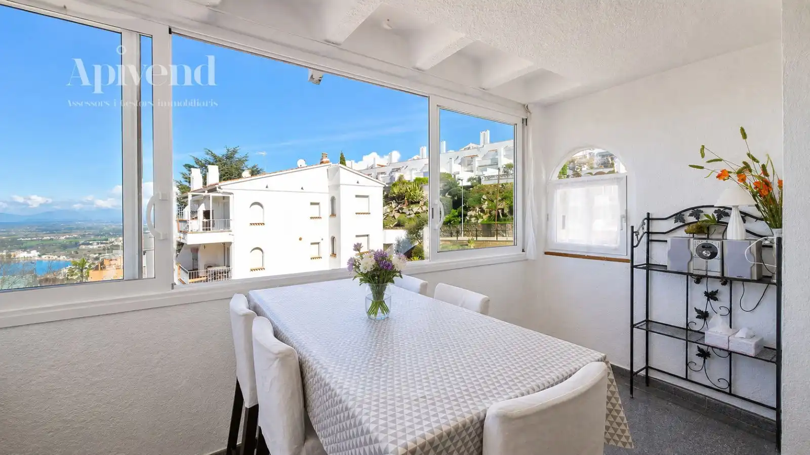 Piso con piscina en venta en Josep Carner, imagen 2