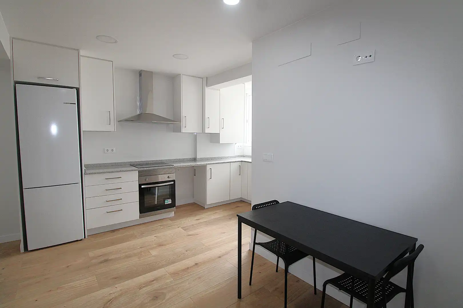 Cuina de Apartament de lloguer en Valencia amb Parquet, Moblat i Forn