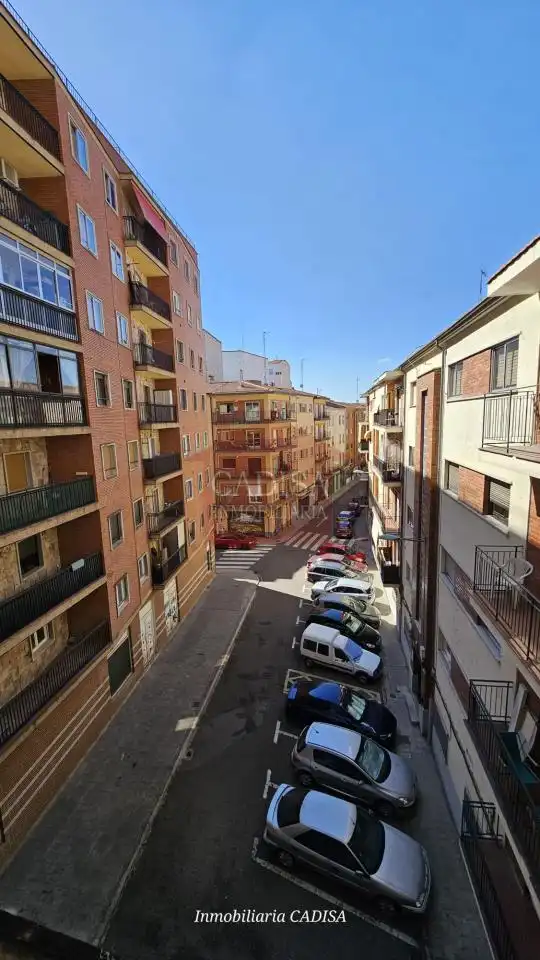 Vista exterior de Pis per a compartir en Salamanca amb Calefacció, Traster i Moblat