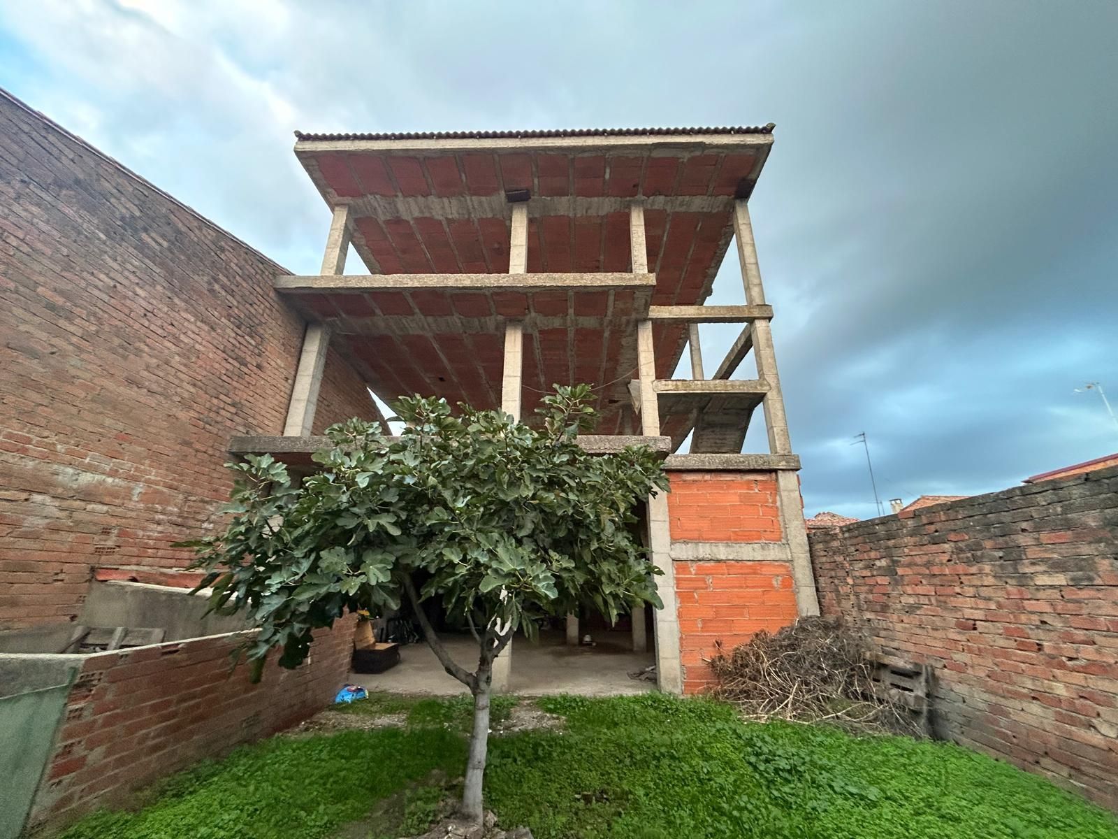 Vista exterior de Edifici en venda en Moraleja