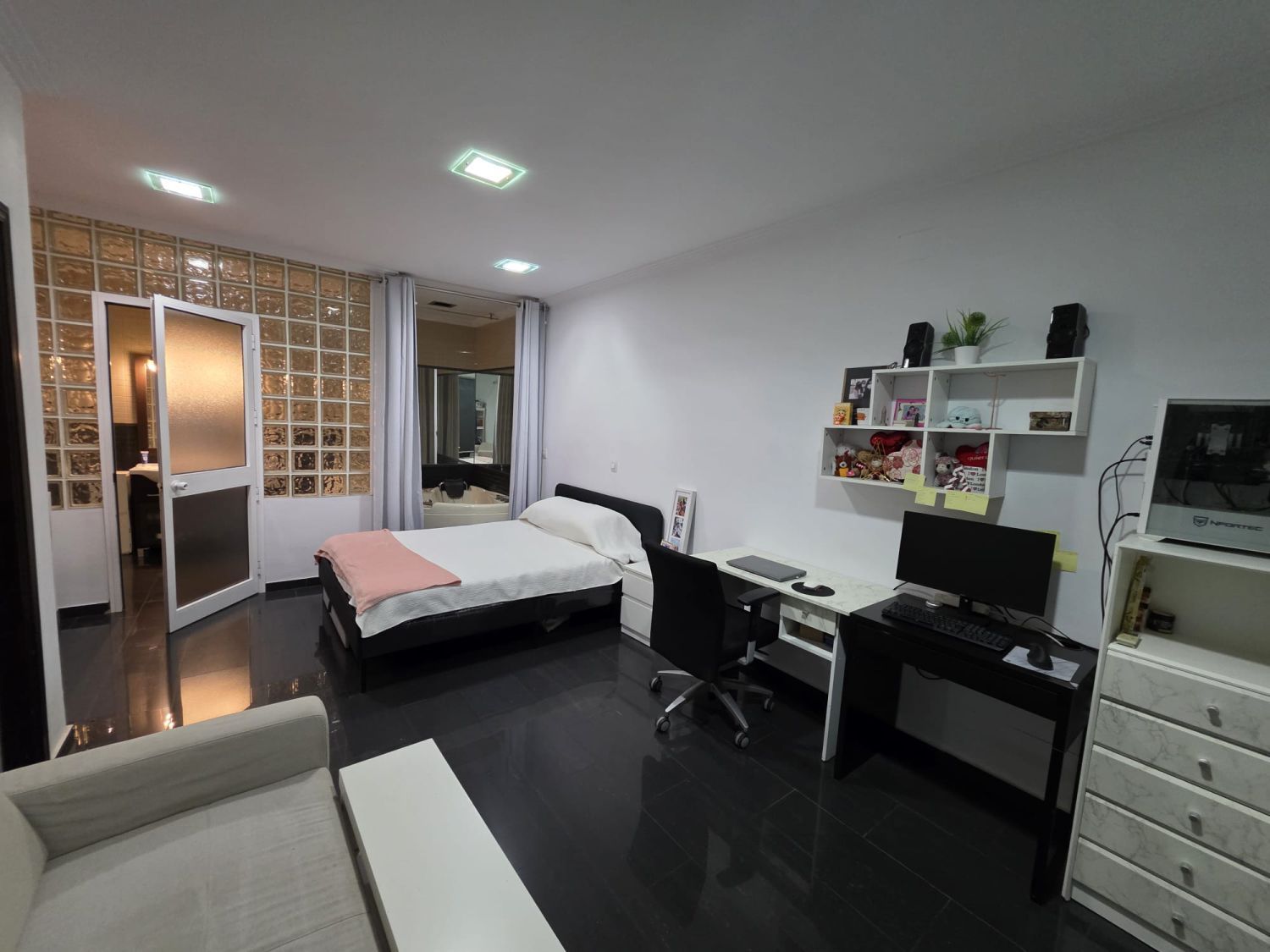 Bedroom of House or chalet for sale in  Sevilla Capital  with Air Conditioner, Terrace and Storage room