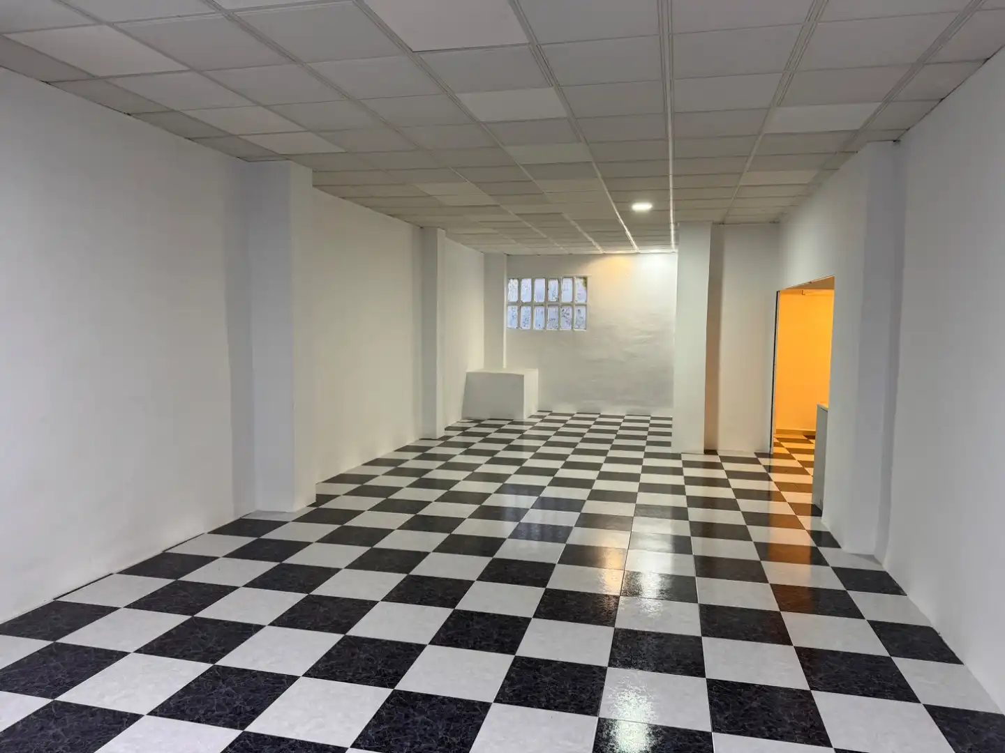 Local comercial de lloguer a Passeig del Comtat 49, imagen 2