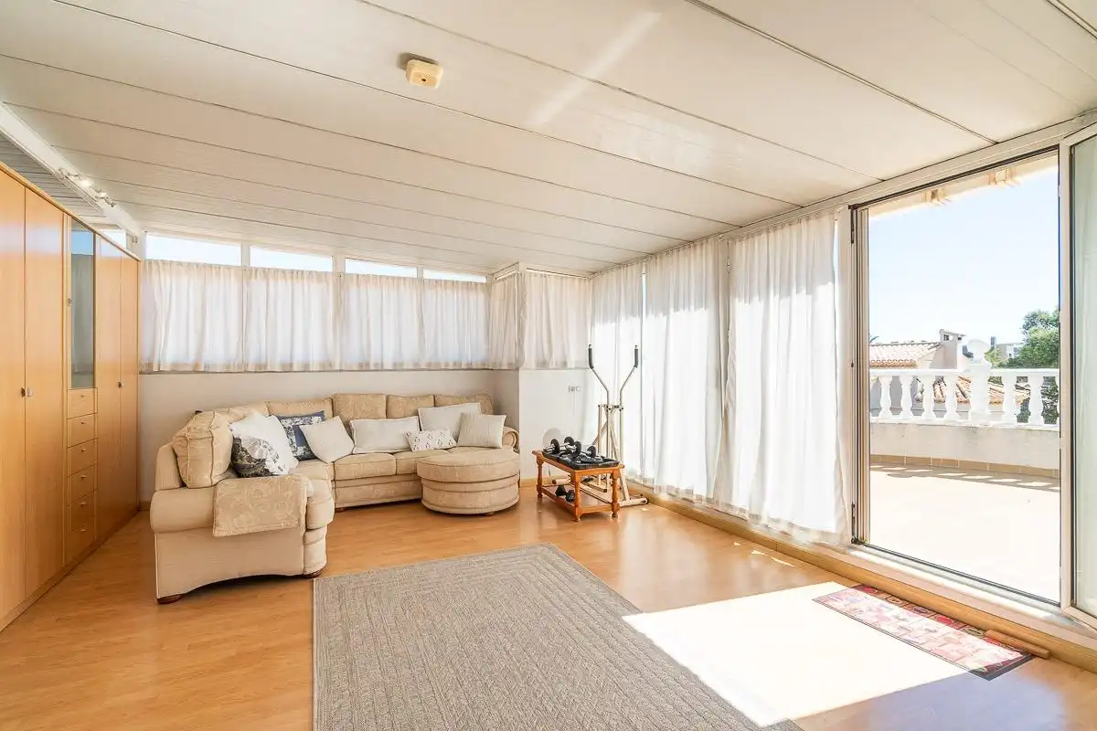 Sala d'estar de Casa o xalet en venda en Orihuela amb Aire condicionat, Jardí privat i Terrassa