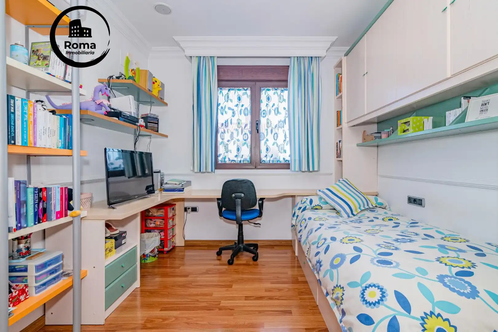Habitación de Casa adosada en venta en La Zubia con Aire acondicionado, Calefacción y Piscina