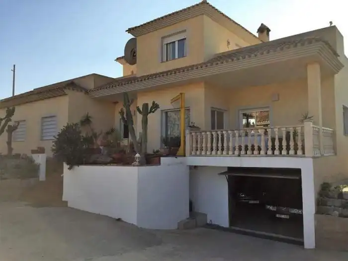 Vista exterior de Casa o xalet en venda en Cartagena amb Calefacció, Jardí privat i Terrassa