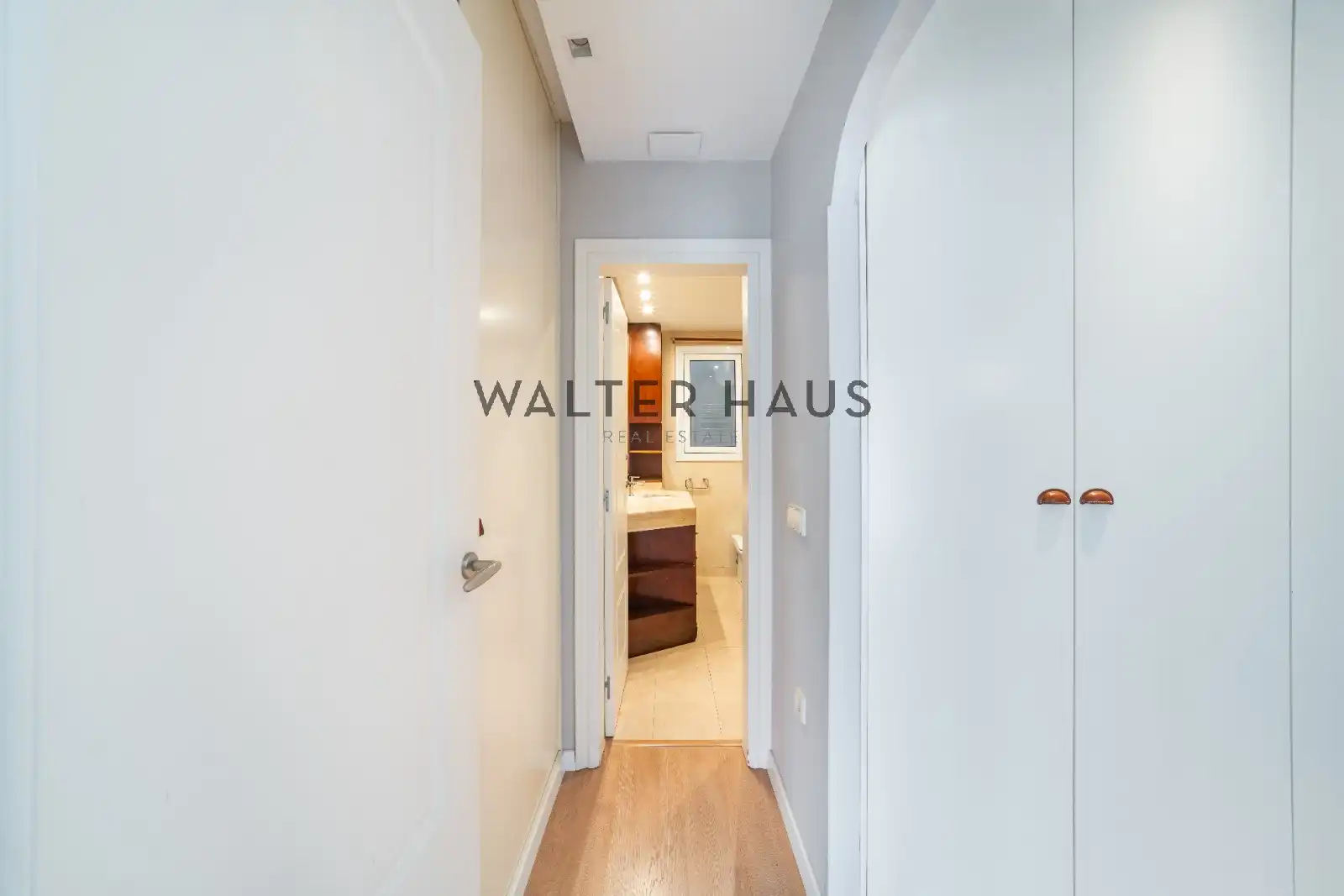Wohnung zum Verkauf in Barcelona mit Klimaanlage, Heizung und Parkett