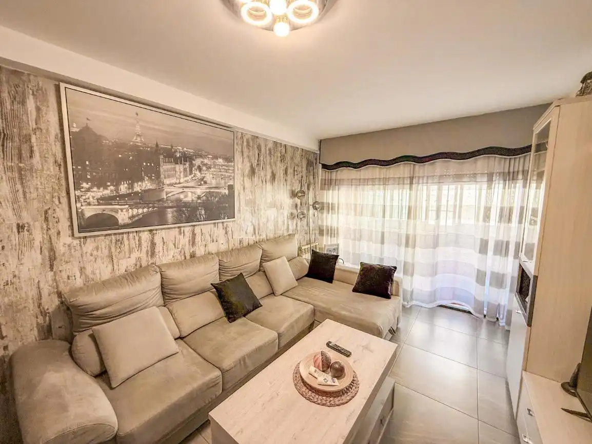 Living room of Flat for sale in Parla  with Air Conditioner, Heating and Terrace