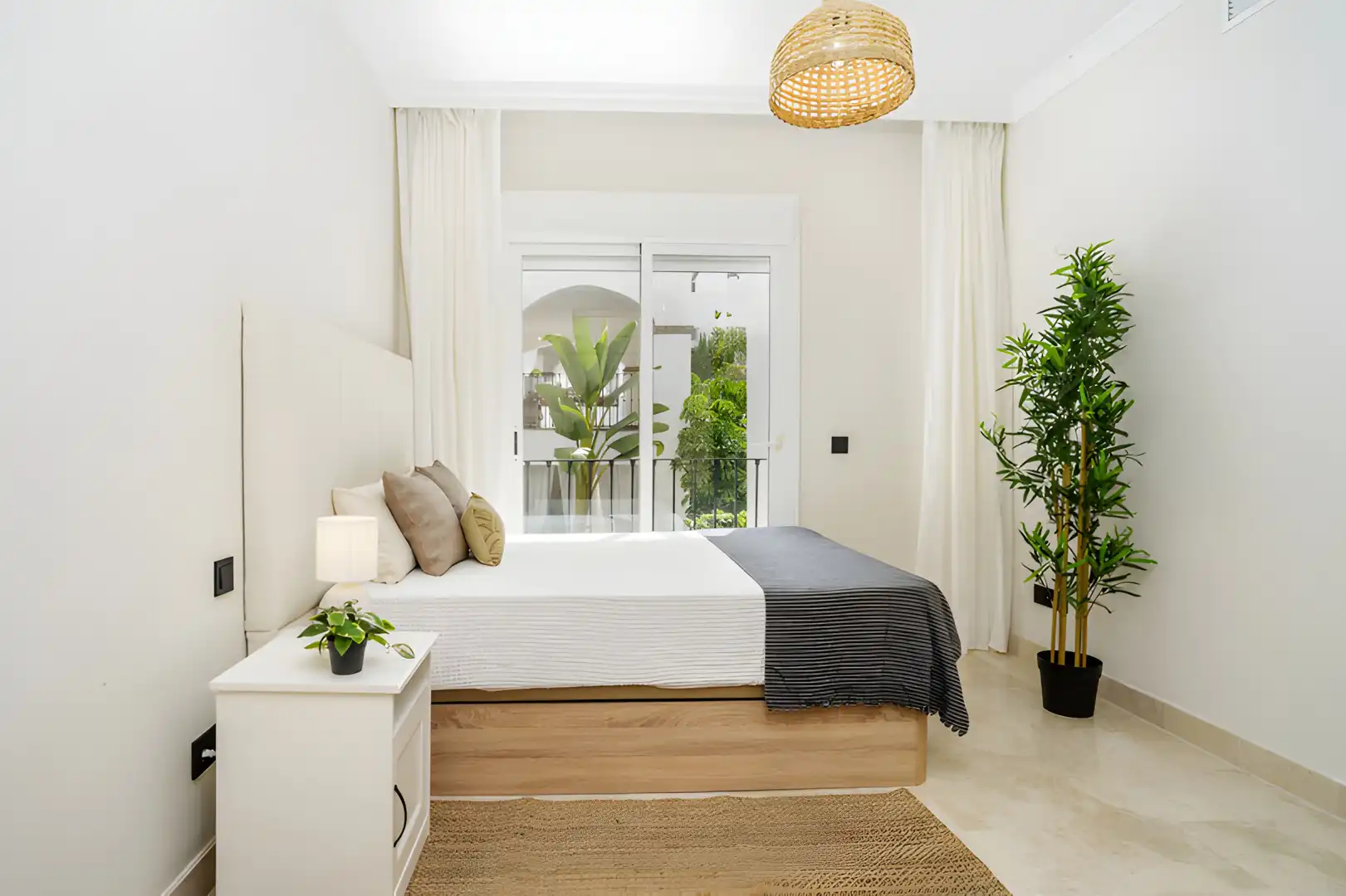 Habitación de Apartamento en venta en Marbella con Aire acondicionado, Terraza y Piscina