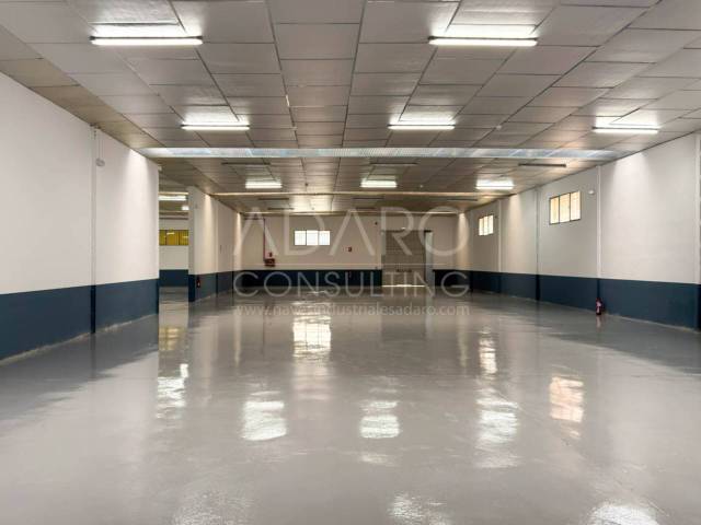 Nave industrial en Alquiler en Calle Sierra de Guadarrama en Montserrat - Parque Empresarial