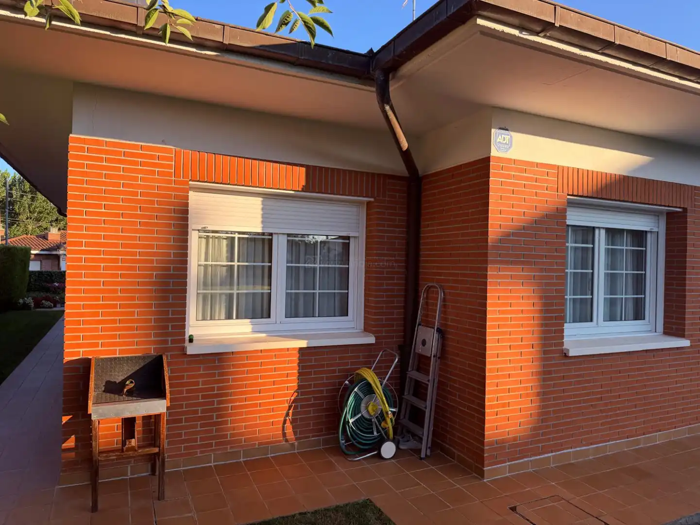 Vista exterior de Casa o chalet en venta en Anguciana con Calefacción, Jardín privado y Parquet