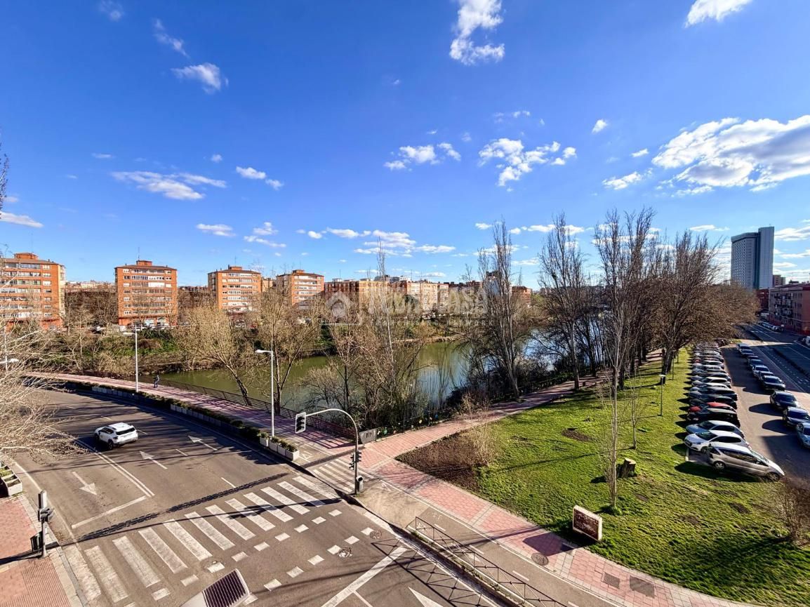 Exterior view of Flat for sale in Valladolid Capital  with Heating