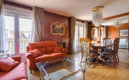 Living room of Flat for sale in  Madrid Capital  with Air Conditioner, Heating and Storage room