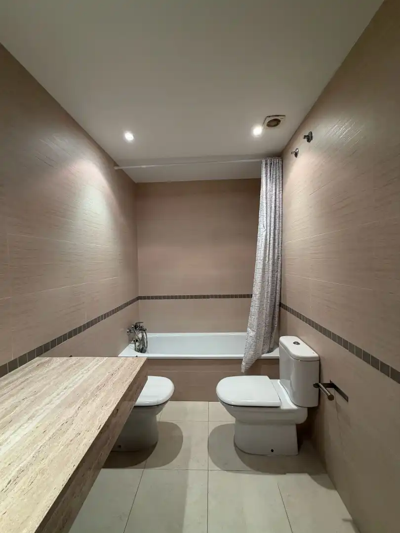Baño de Piso en venta en La Garriga con Calefacción, Horno y Balcón
