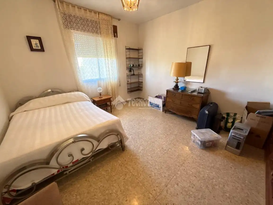 Habitación de Casa adosada en venta en Lucillos con Balcón