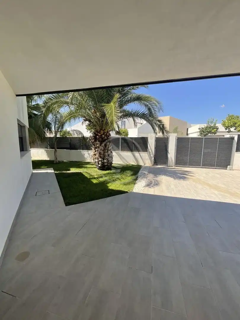 Terrassa de Casa o xalet en venda en Linares amb Aire condicionat, Jardí privat i Piscina