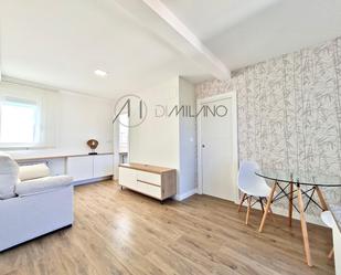 Sala d'estar de Apartament de lloguer en Vigo  amb Calefacció, Moblat i Balcó