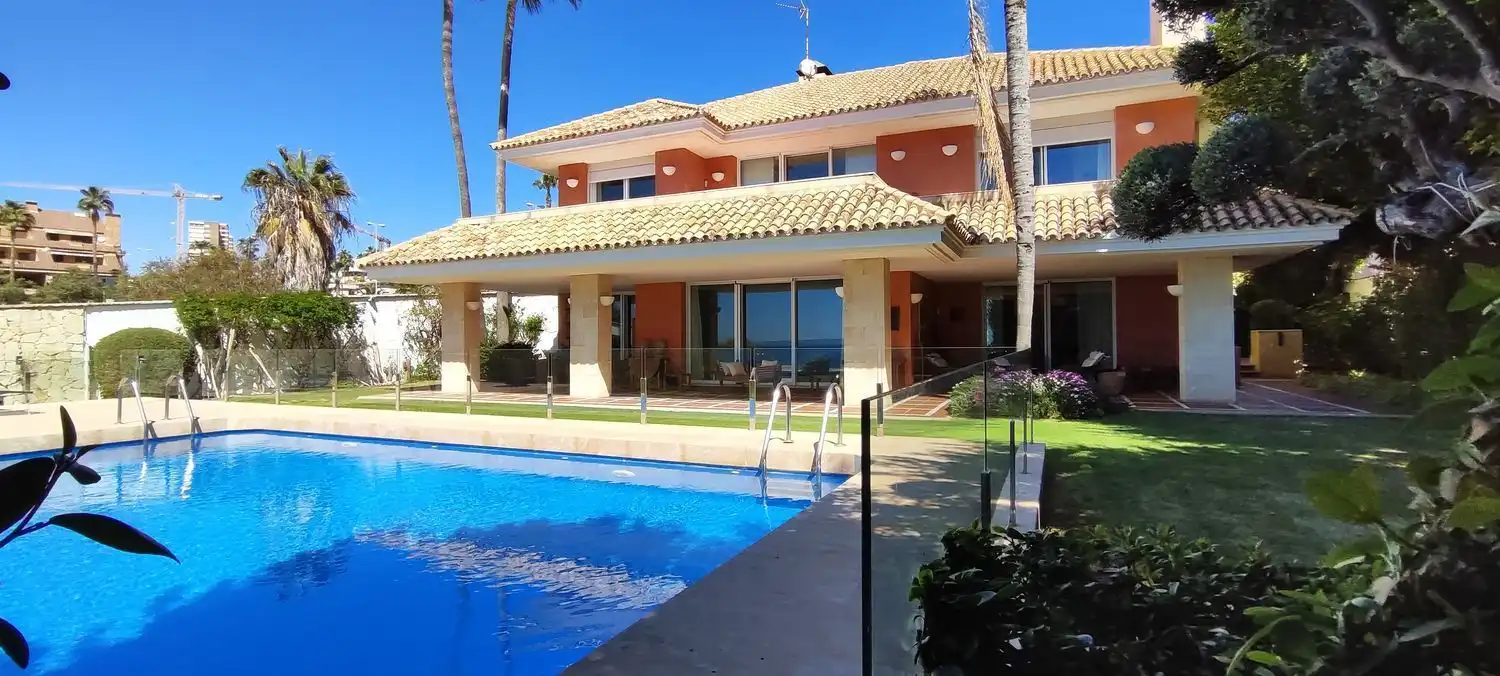 Vista exterior de Casa o chalet en venta en Alicante / Alacant con Calefacción, Jardín privado y Terraza