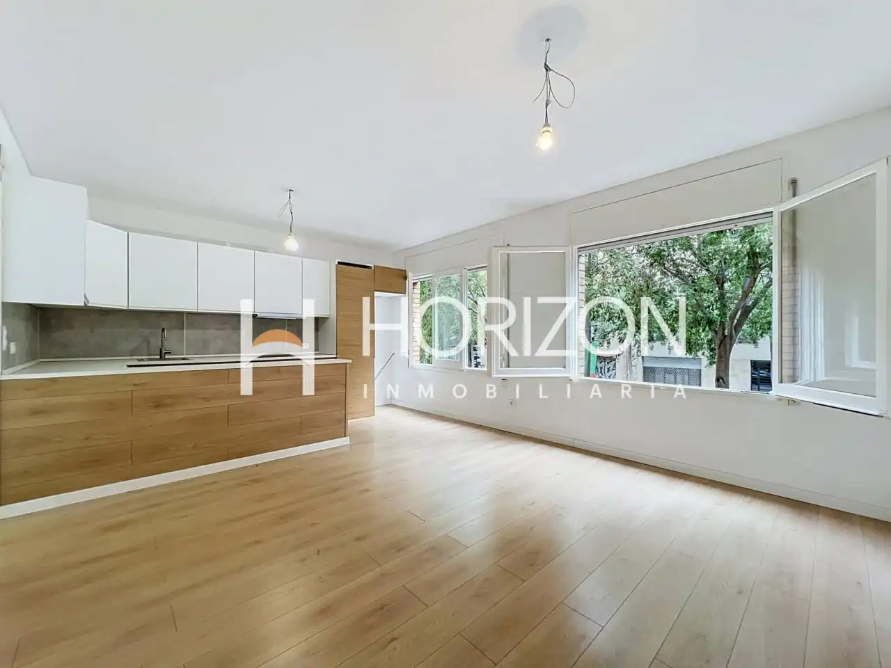 Jardín de Piso en venta en Barcelona con Parquet, Trastero y Amueblado