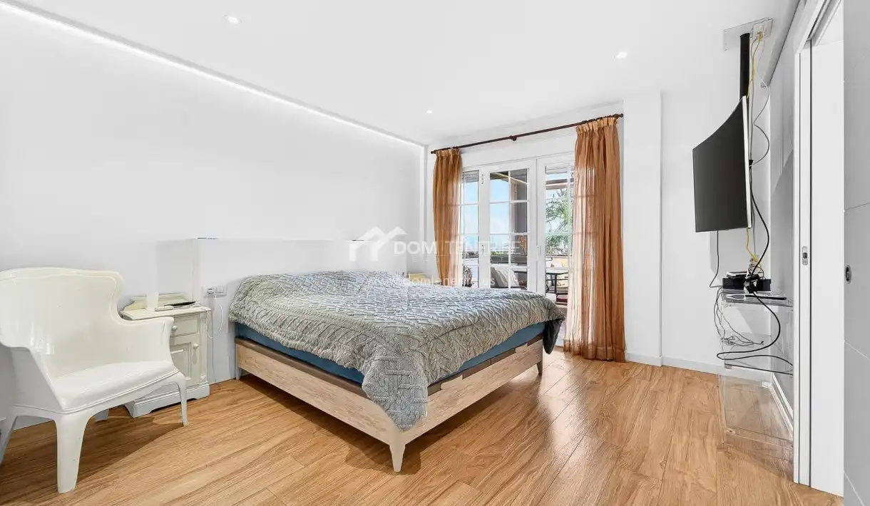 Habitación de Casa o chalet en venta en Arona con Terraza, Piscina y Amueblado