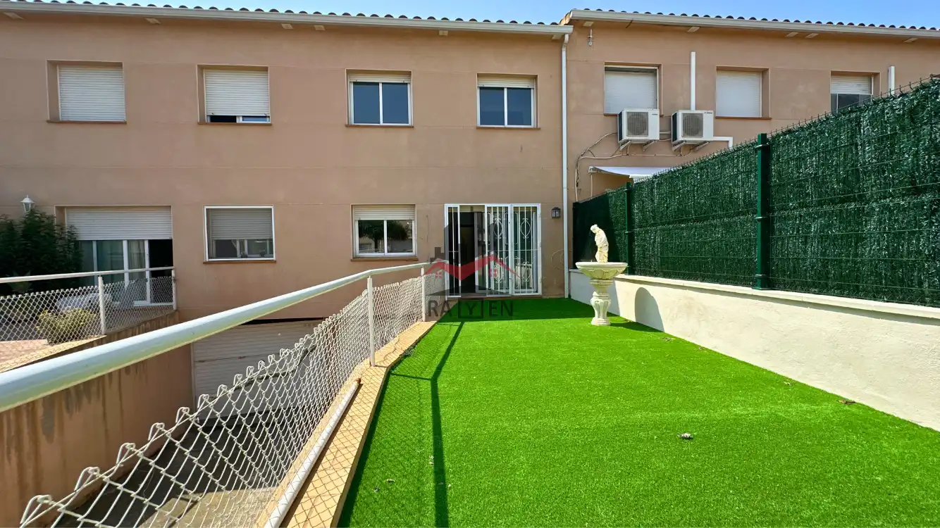 Houses for sale in del Poeta Apel·les Mestres, Poble Nou - Olivar Gran