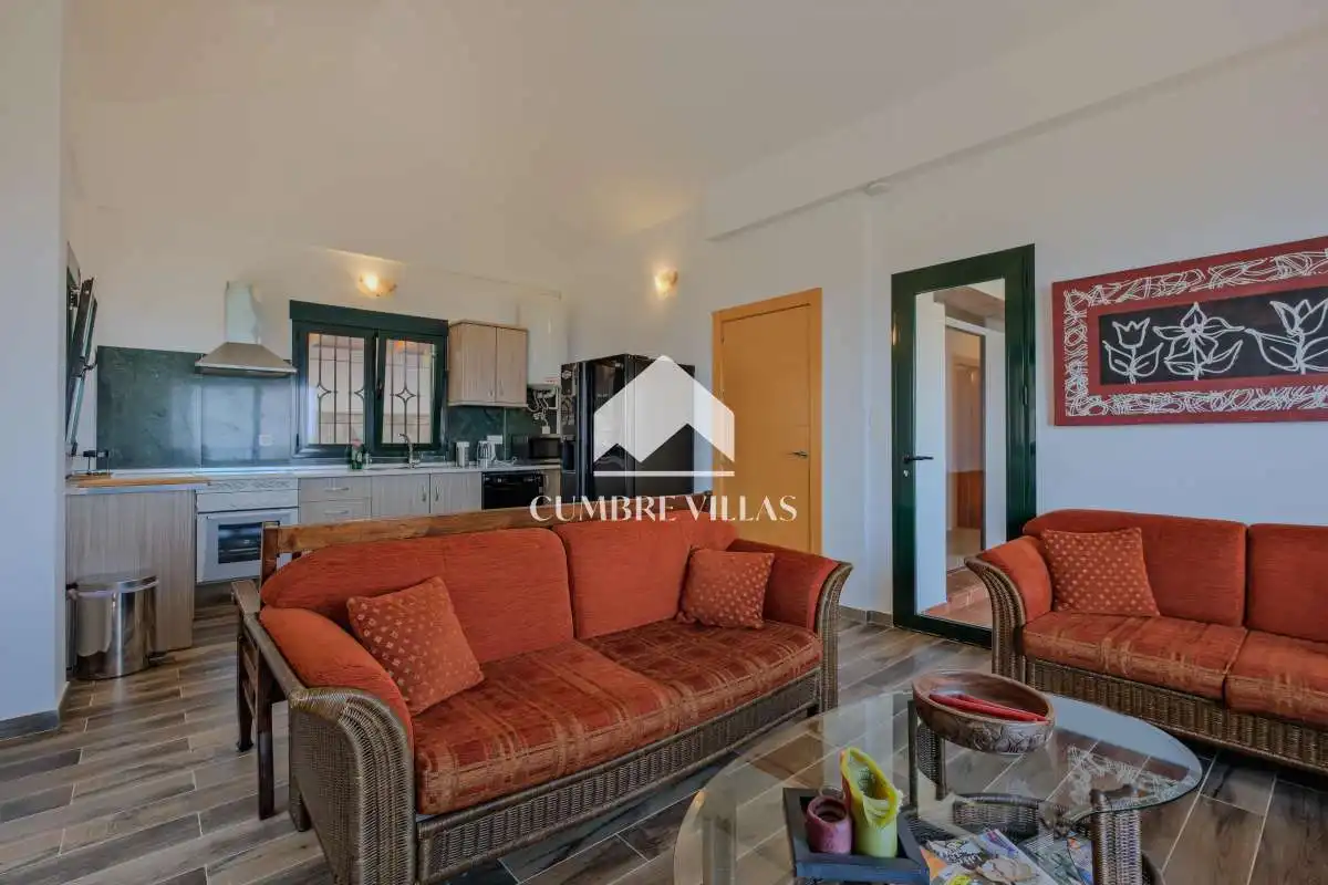 Sala de estar de Casa o chalet en venta en Almuñécar con Terraza, Amueblado y Internet