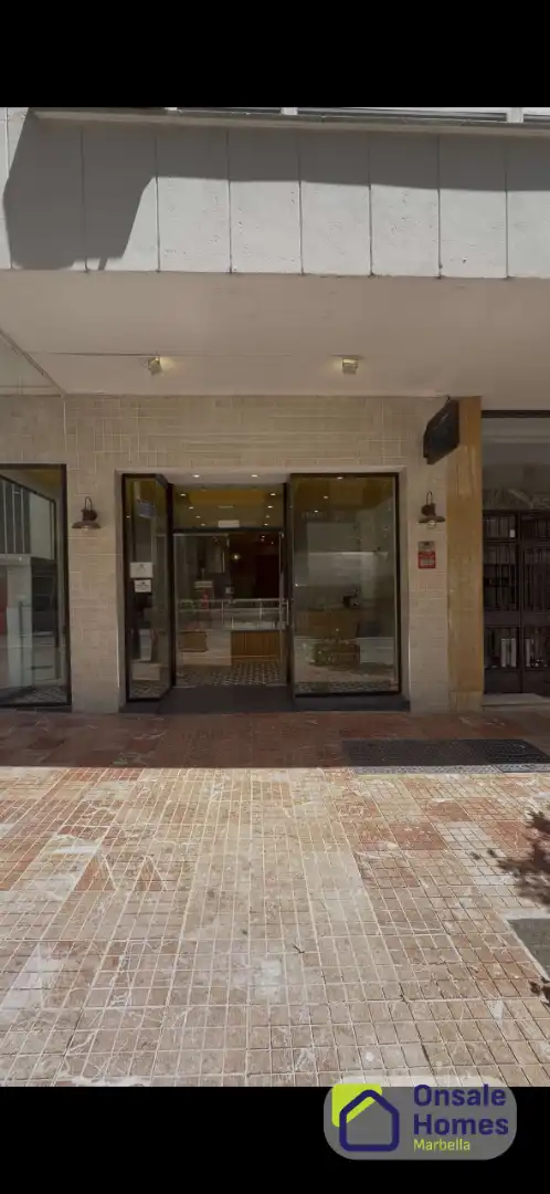 Commercial properties for transfer in Marbella  with Air Conditioner, Furnished and Alarm