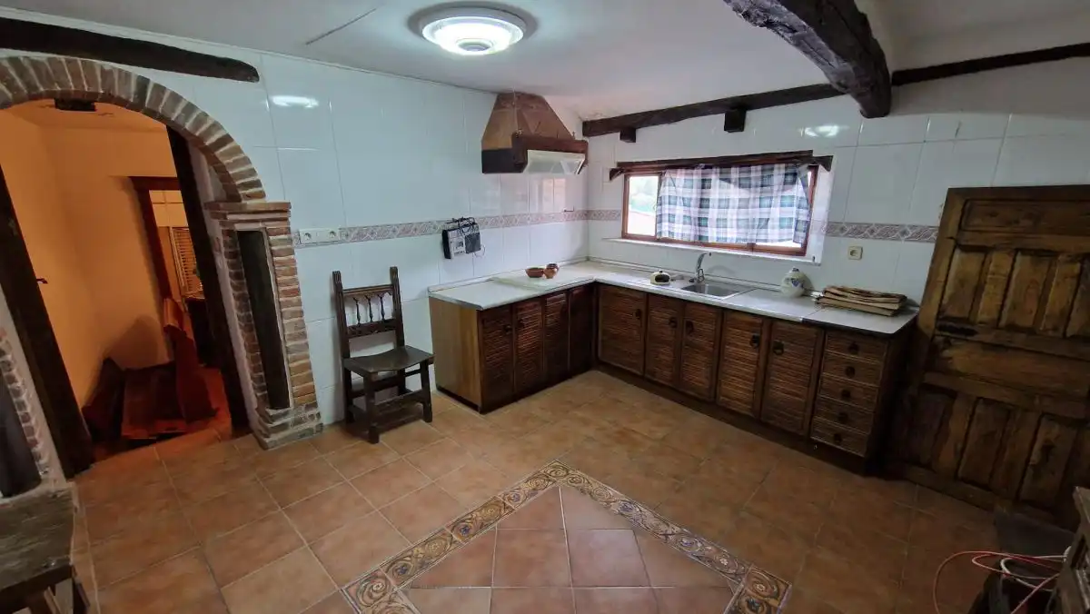 Cuina de Casa o xalet en venda en Santovenia de la Valdoncina amb Calefacció, Terrassa i Traster