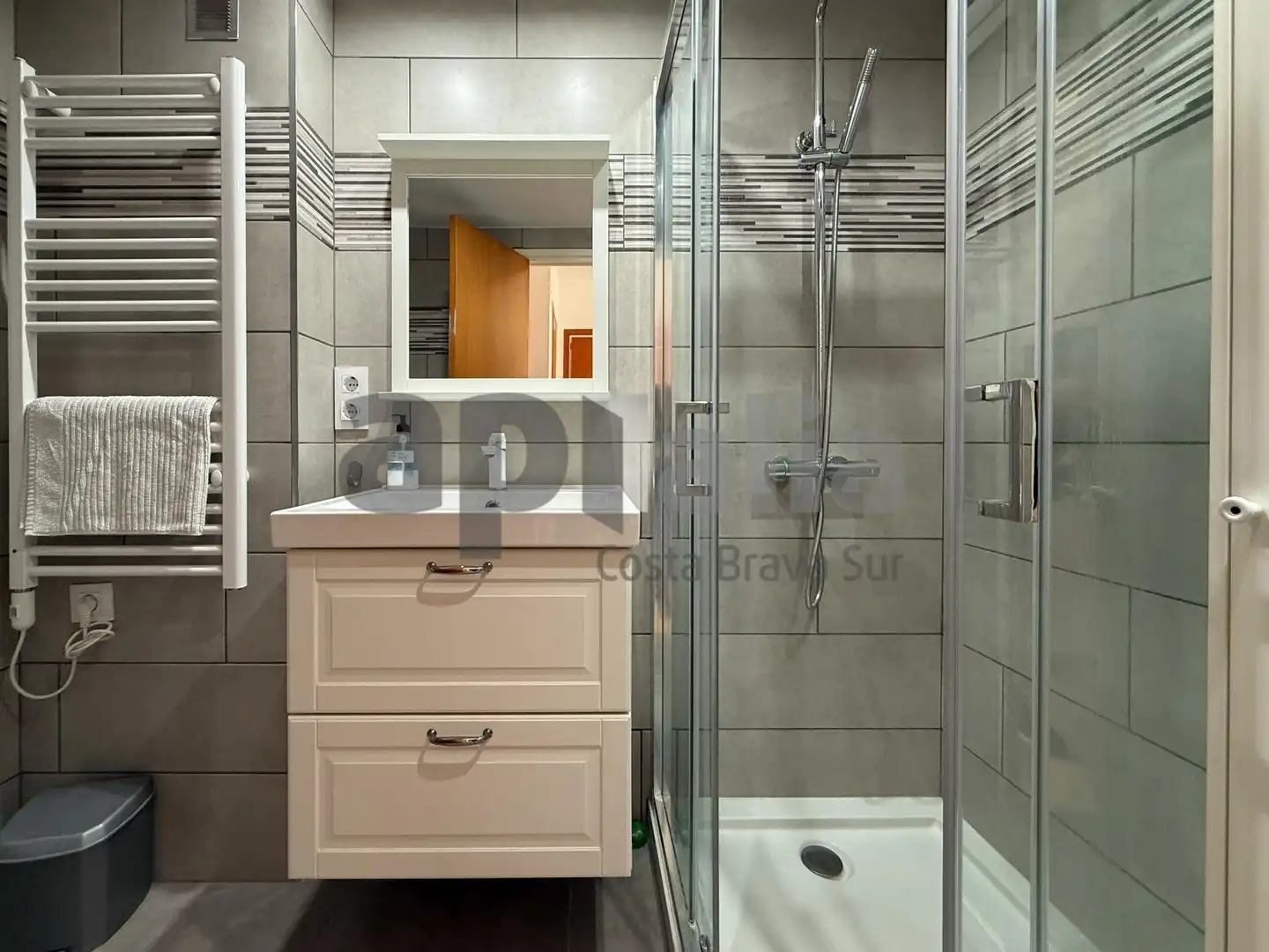 Baño de Piso en venta en Lloret de Mar con Calefacción, Jardín privado y Terraza