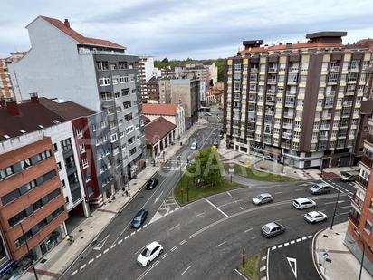 Vista exterior de Pis en venda en Avilés amb Terrassa