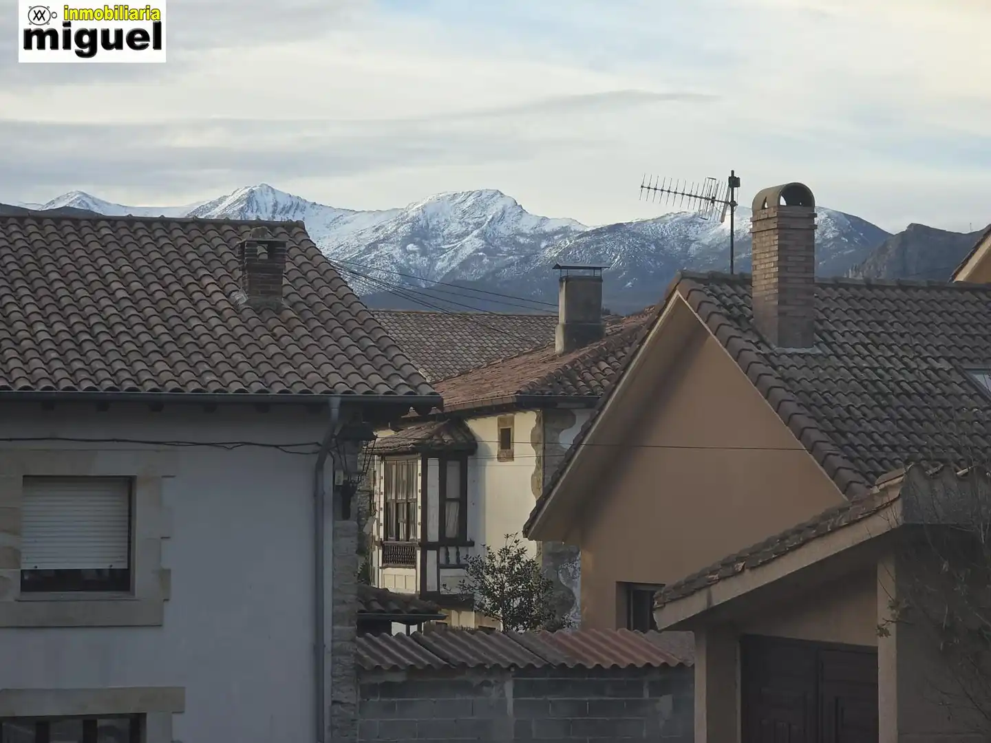 Vista exterior de Casa o chalet en venta en Herrerías con Terraza y Balcón