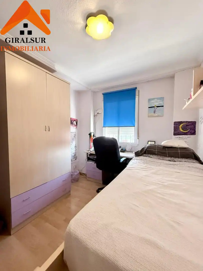 Bedroom of Flat for sale in Sevilla  with Air Conditioner and Terrace