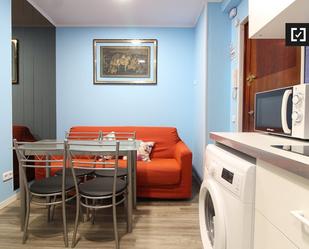 Living room of Flat to rent in  Madrid Capital  with Air Conditioner, Heating and Furnished