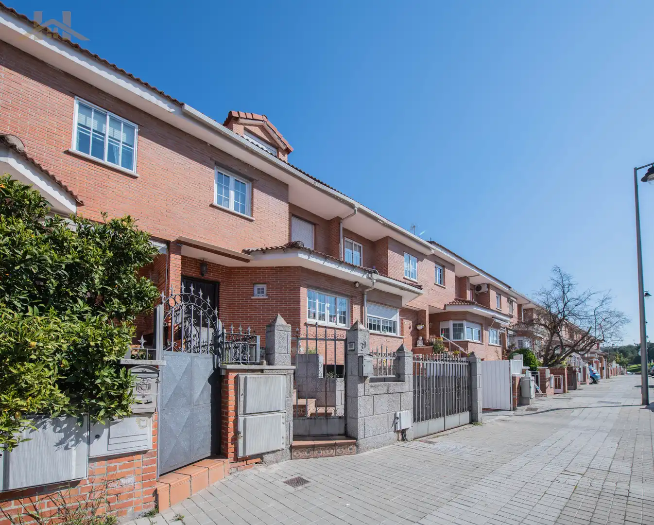 Vista exterior de Casa adosada en venta en Villaviciosa de Odón con Calefacción, Jardín privado y Terraza