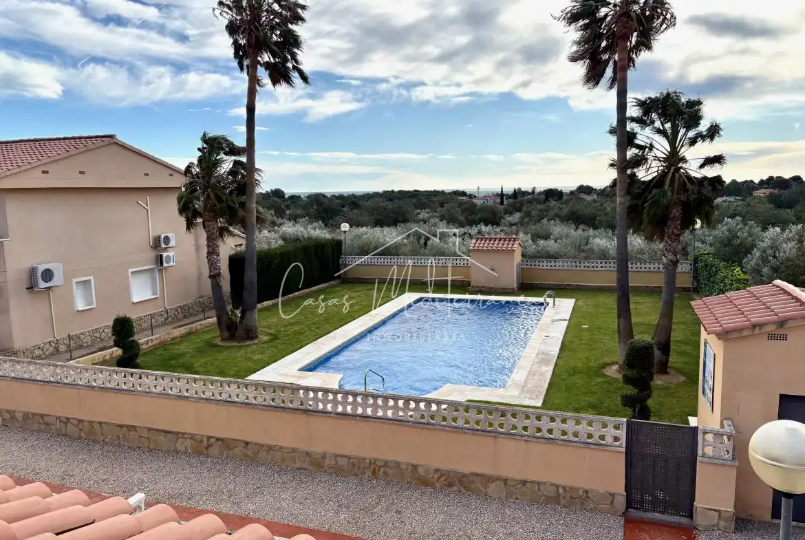 Piscina de Casa adosada en venta en Mont-roig del Camp con Aire acondicionado, Calefacción y Terraza