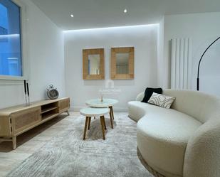 Living room of Flat for sale in  Madrid Capital  with Air Conditioner, Terrace and Furnished