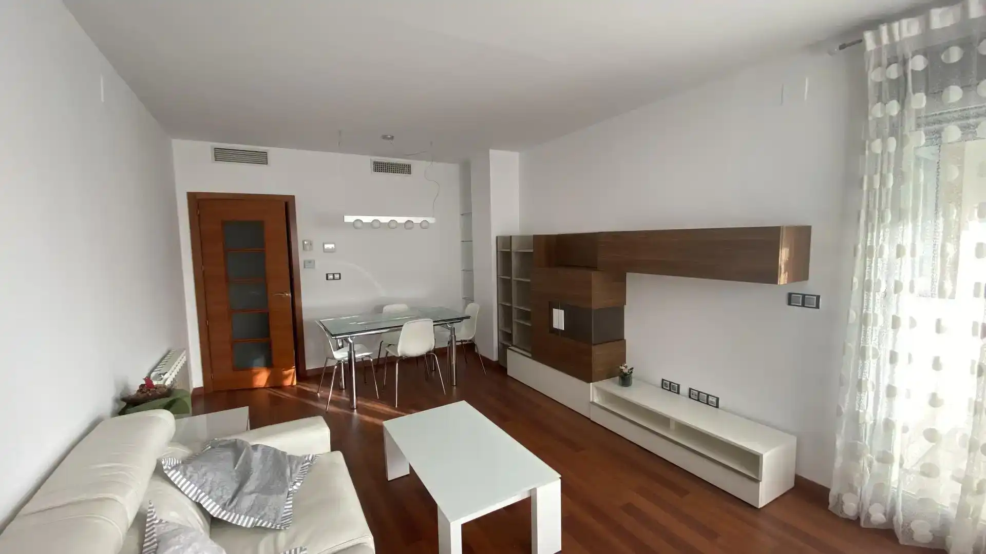 Sala de estar de Piso en venta en  Granada Capital con Piscina y Balcón