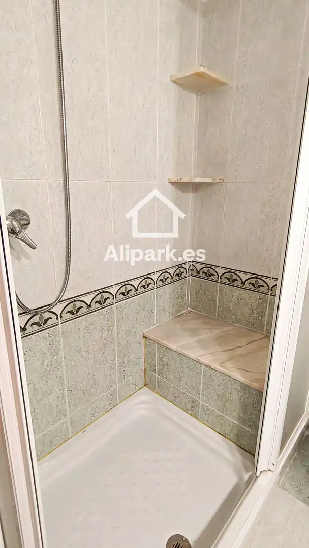 Baño de Piso en venta en Alicante / Alacant con Aire acondicionado, Calefacción y Amueblado
