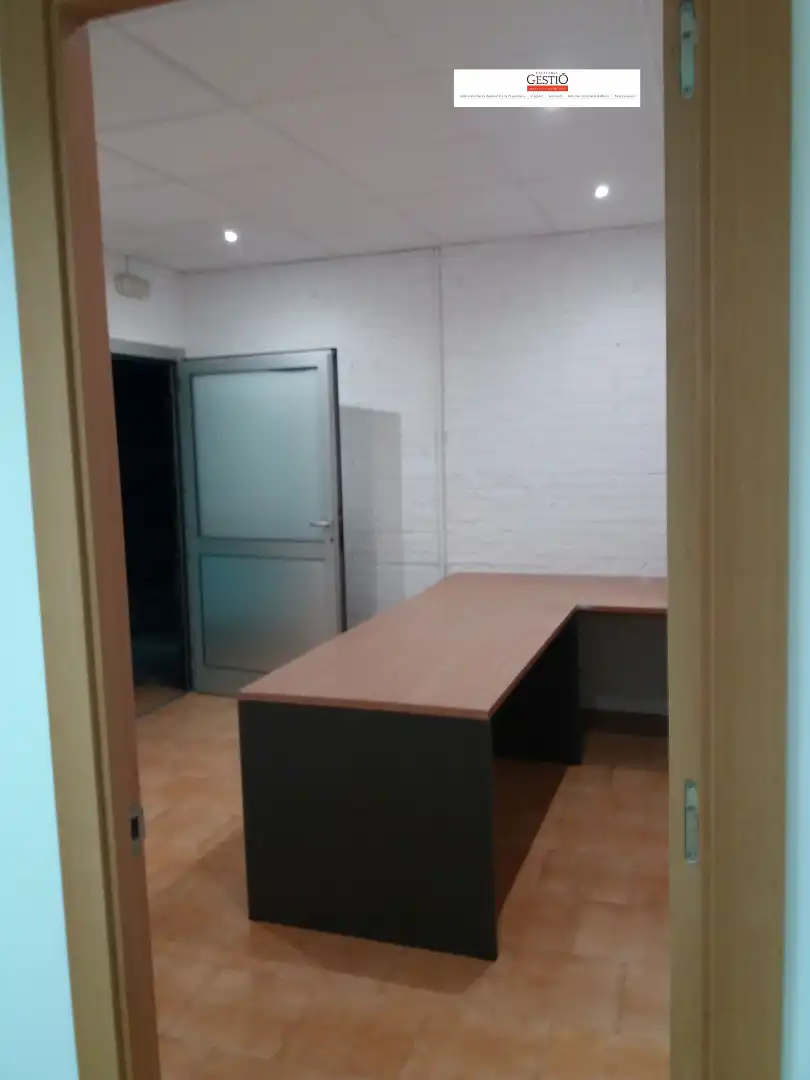Büro zur Miete in Vallirana mit Klimaanlage
