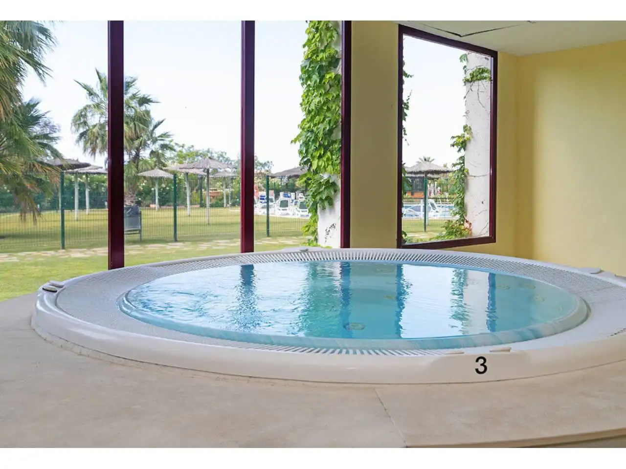 Piscina de Pis en venda en Benahavís amb Aire condicionat, Terrassa i Traster