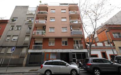 Exterior view of Flat for sale in  Barcelona Capital  with Air Conditioner