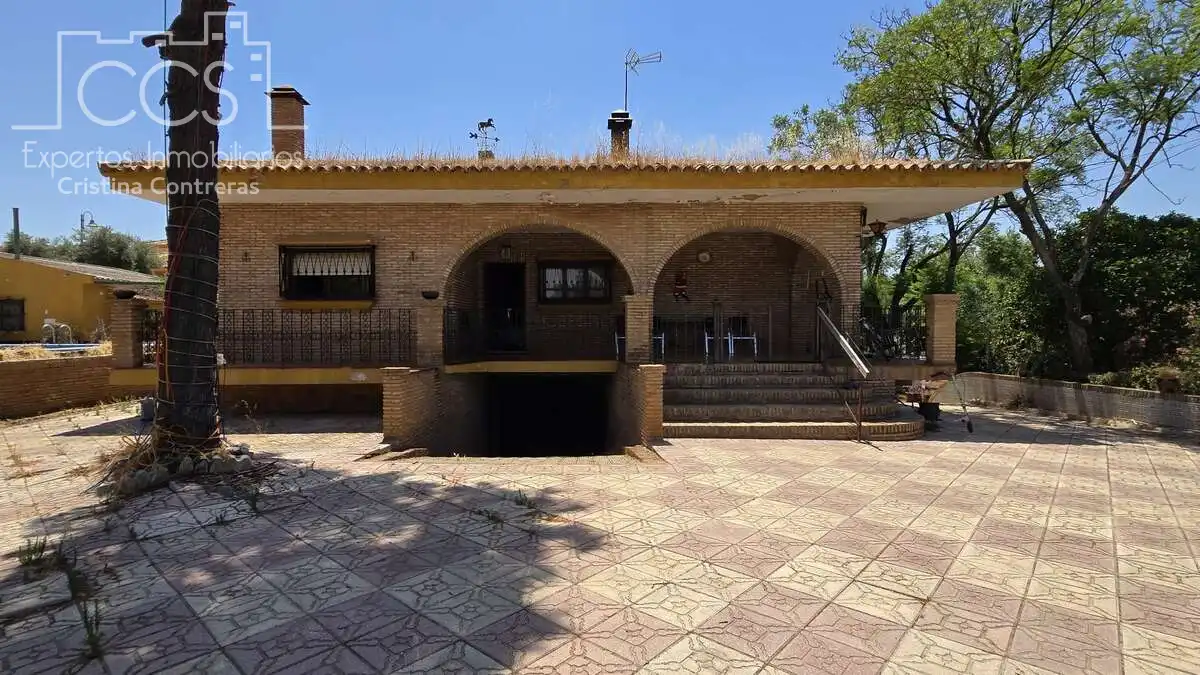 Vista exterior de Casa o xalet en venda en Mairena del Alcor amb Aire condicionat, Traster i Piscina