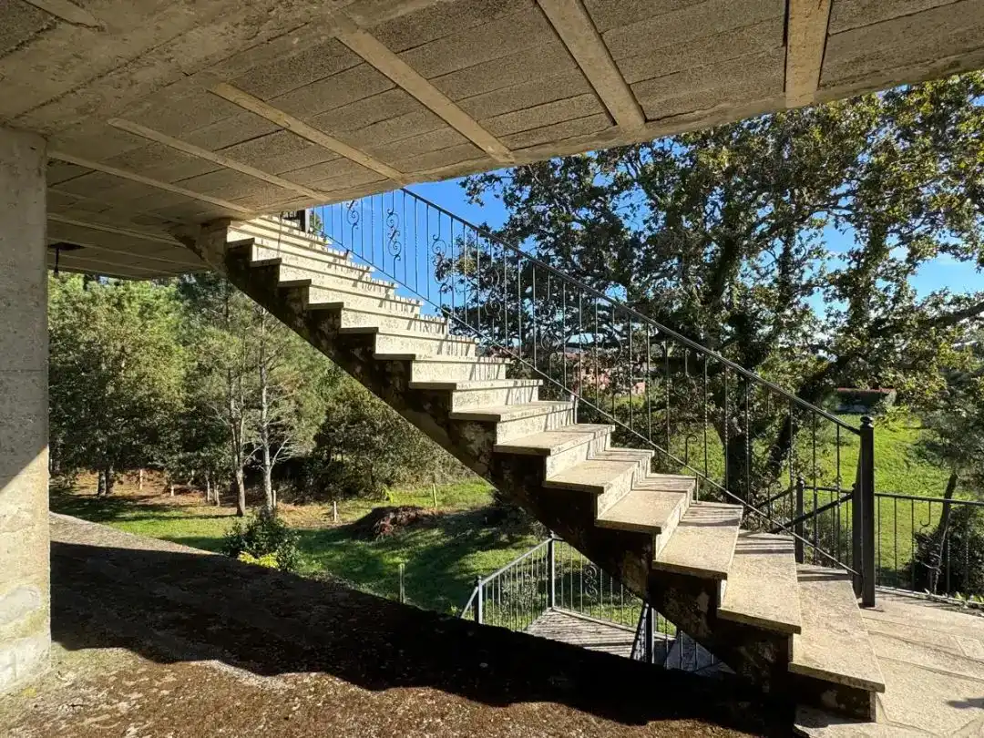 Vista exterior de Casa o xalet en venda en Cangas  amb Aire condicionat i Balcó