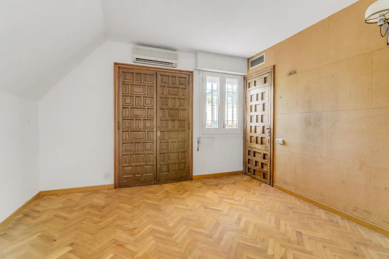 Maisonette zum Verkauf in Barcelona mit Klimaanlage, Parkett und Terrasse