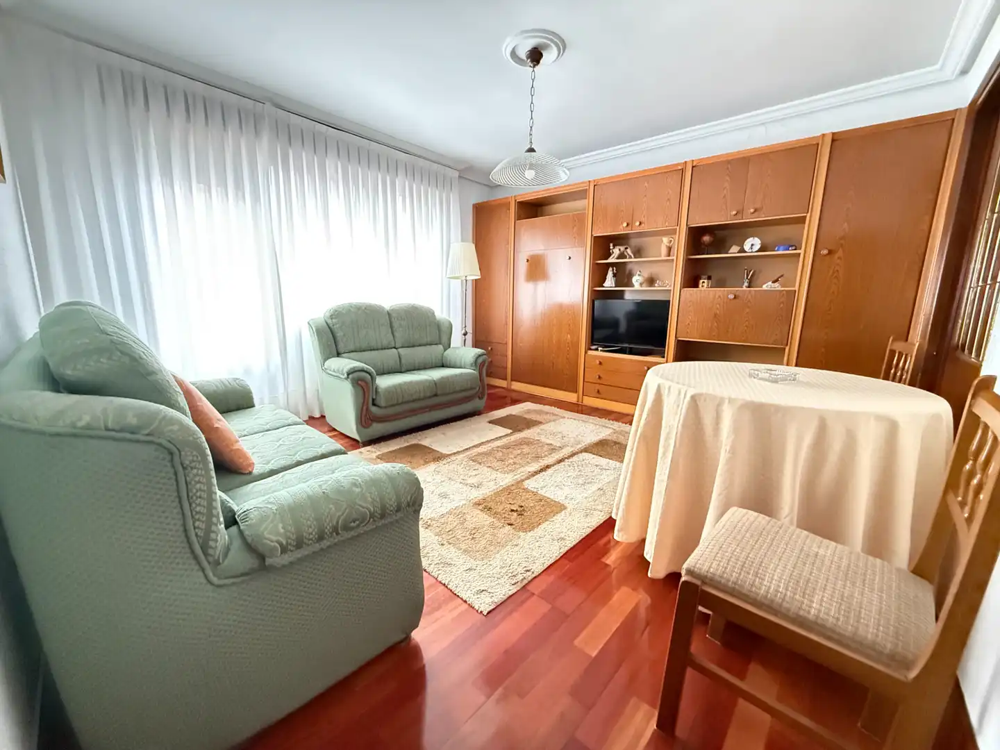 Living room of Flat for sale in Bilbao   with Heating, Terrace and Furnished