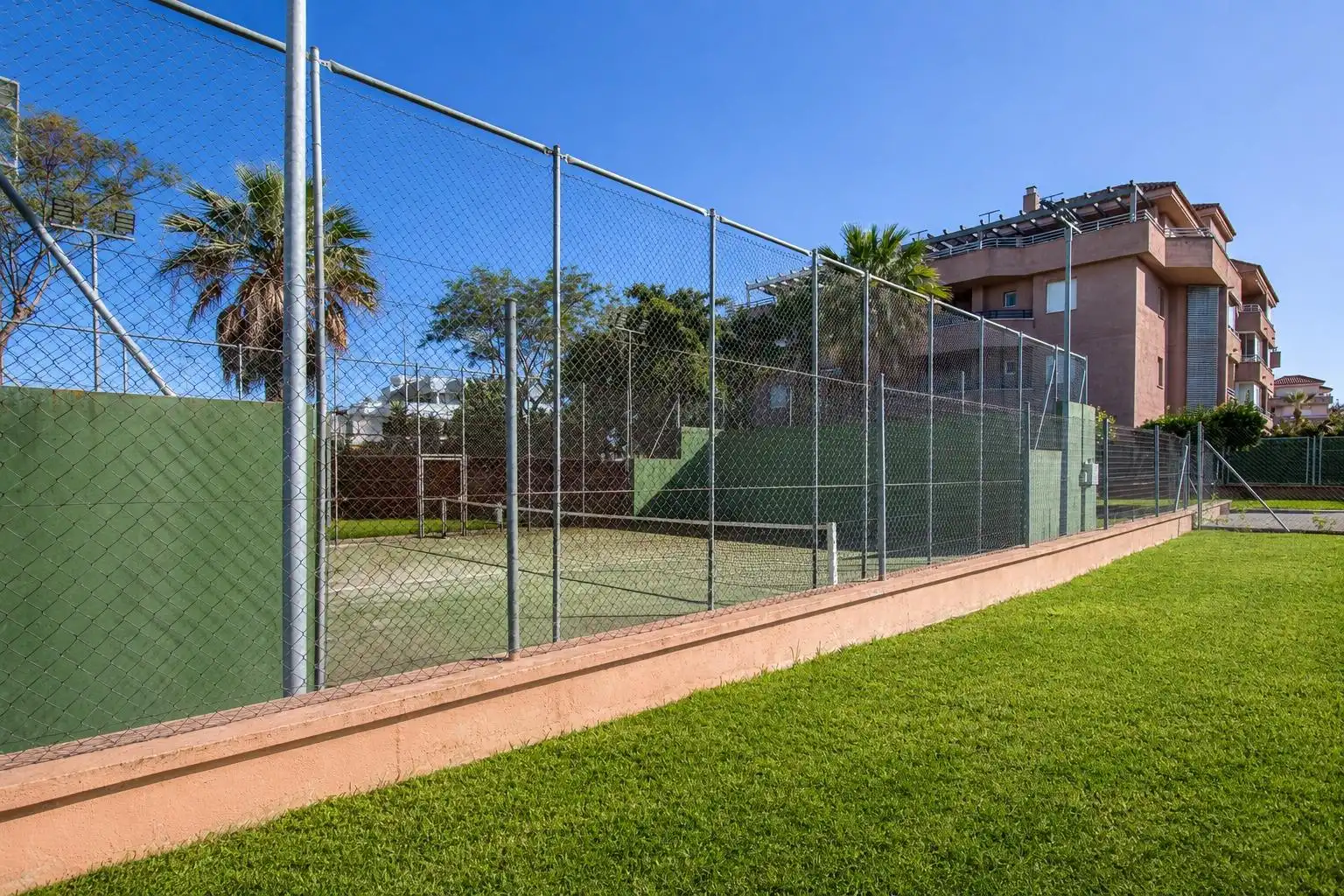 Vista exterior de Pis en venda en Sanlúcar de Barrameda amb Terrassa i Piscina comunitària