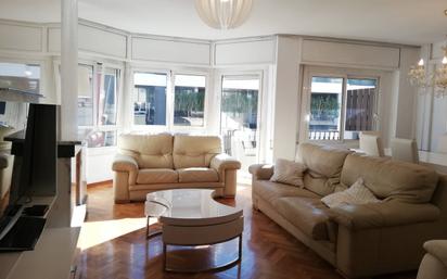 Living room of Flat to rent in Girona Capital  with Air Conditioner and Balcony