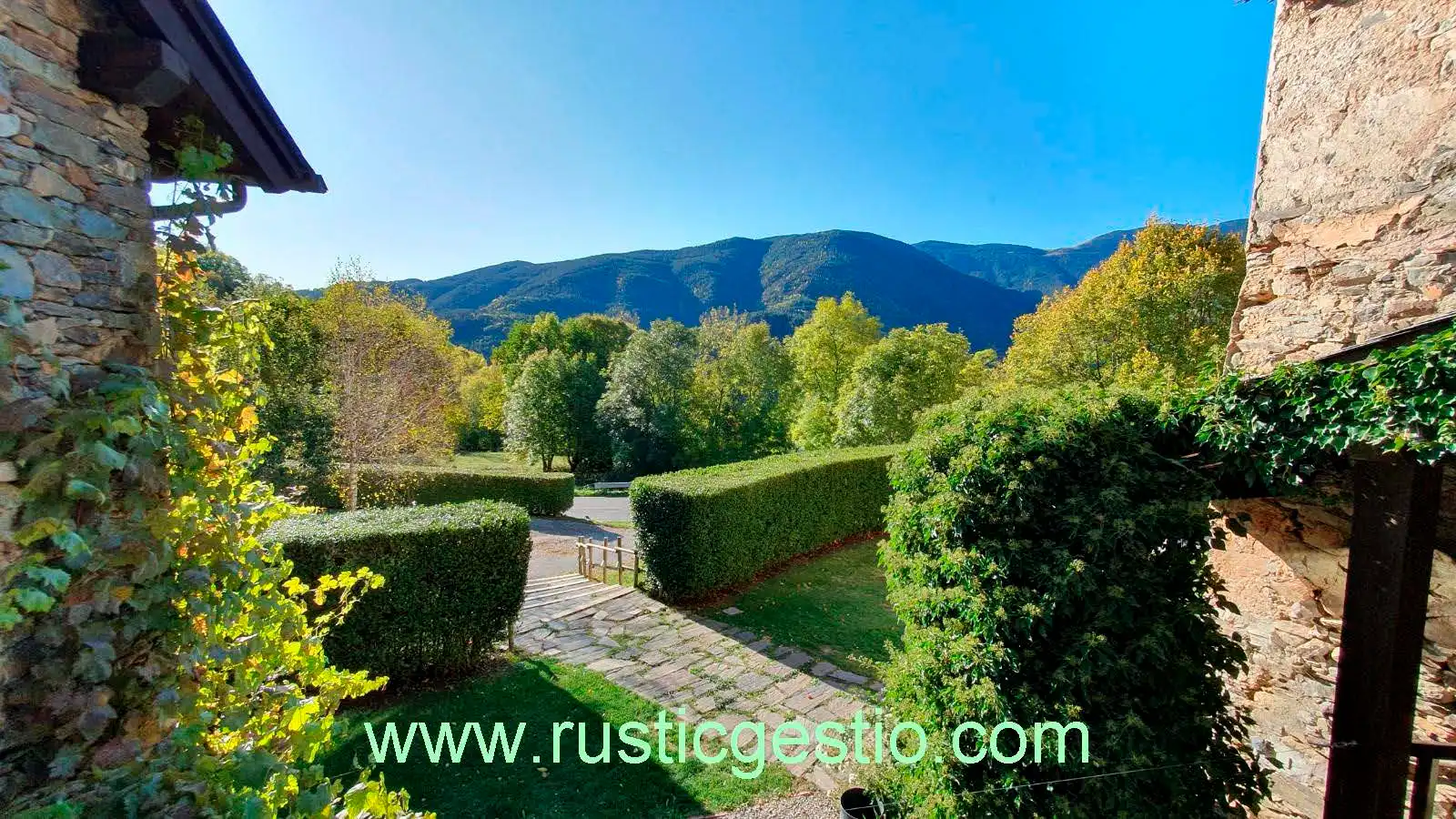 Jardí de Finca rústica en venda en Planoles amb Calefacció, Jardí privat i Terrassa