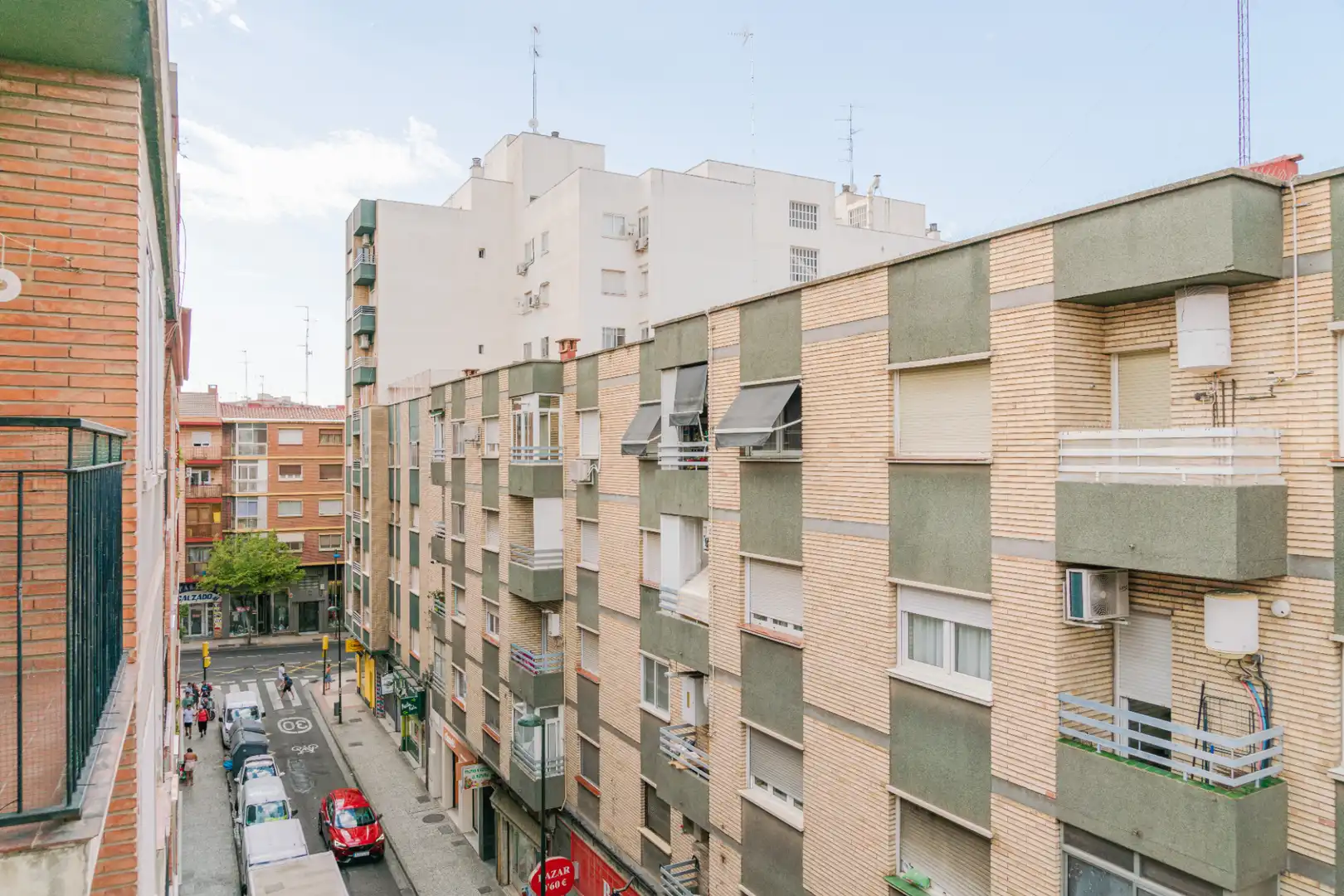 Vista exterior de Piso en venta en Zaragoza con Calefacción, Balcón y Alarma