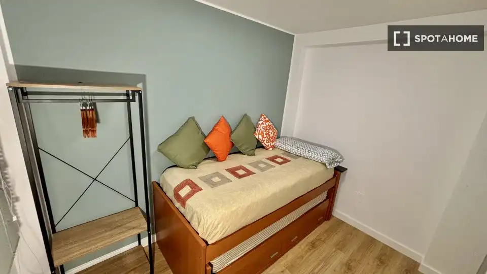Habitación en Parque Palomar – Bombarda