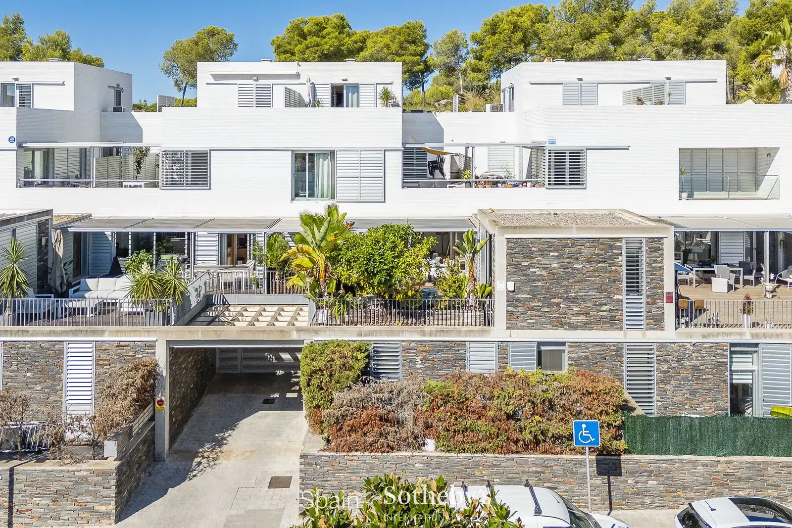 Außenansicht von Wohnungen zum Verkauf in Sant Pere de Ribes mit Klimaanlage, Privatgarten und Terrasse